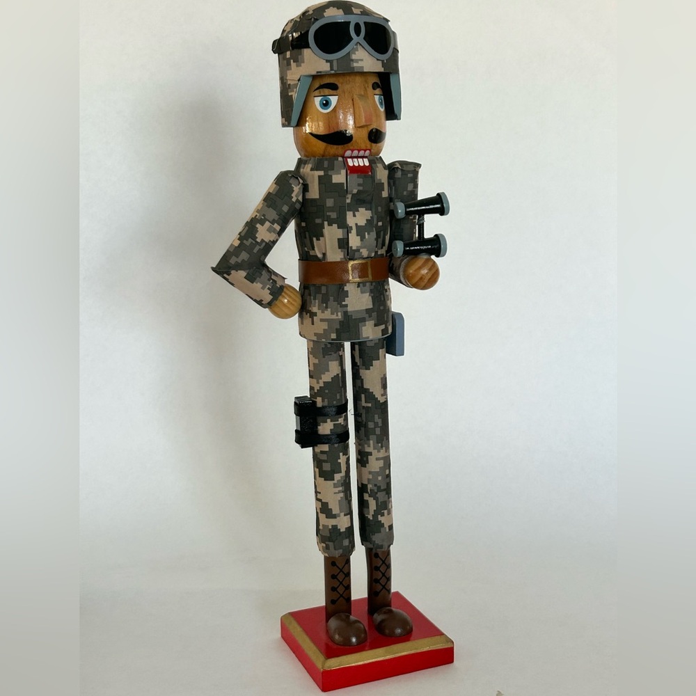 Wooden Christmas Nutcracker 16"‎ CAMOUFLAGED SOLDIER BINOCULARS Military Holiday
